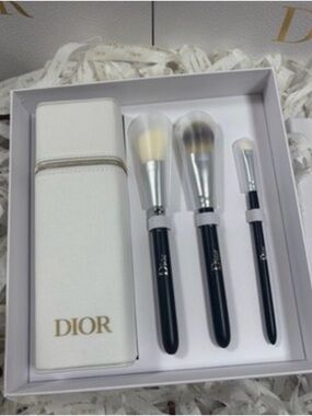 Dior Backstage Set of 3 Brushes & Case NWT